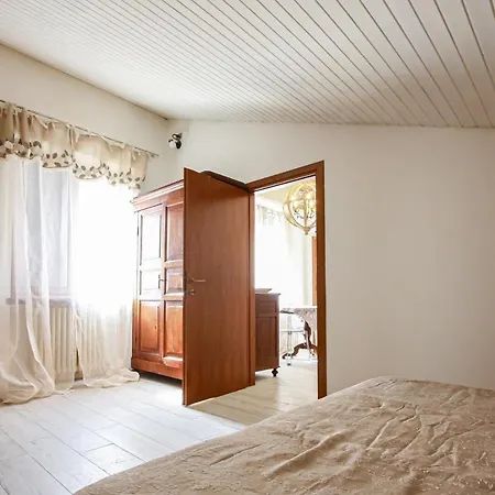 The Attic Nest Daire